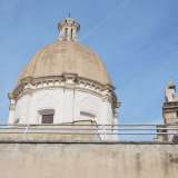 Per farlo ci basta per� salire sul terrazzo di un vicino palazzo universitario, osservando cos� questa imponente calotta a sesto acuto  
